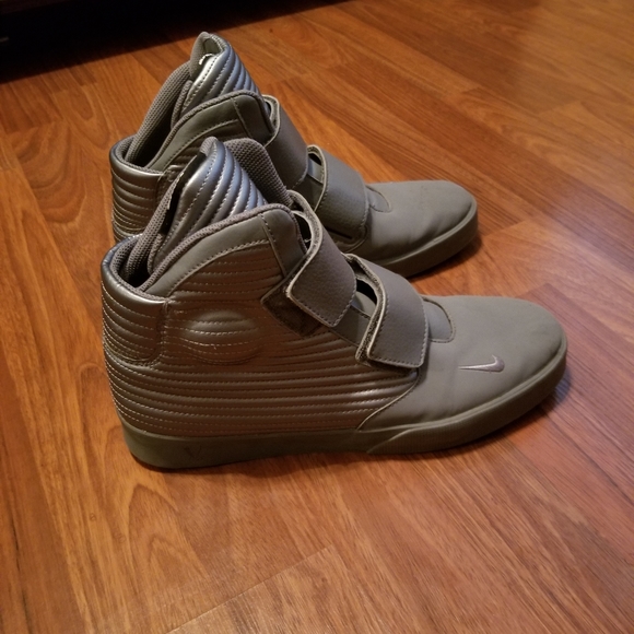 Shoes - Picture 3 of 3